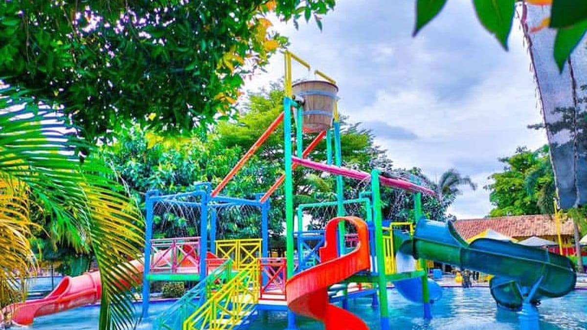 Zatobay Waterboom swimming pool with slides